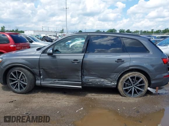 ✅ 2021 Audi Q7 Prestige • VIN: WA1VXAF7XMD024021 • Lot: 42931320. Wystawiony na IAAI z przebiegiem 92 213 mil. Bezpłatny archiwum sprzedaży aukcyjnych z USA i szczegółowy raport historii pojazdu na DreamBid. Zdjęcie 14.