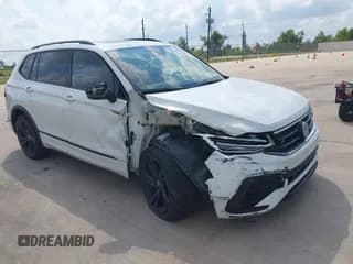 ✅ 2023 Volkswagen Tiguan SE R-Line Black • VIN: 3VVCB7AX3PM048922 • Lot: 43262407. Wystawiony na IAAI z przebiegiem 48 966 mil. Bezpłatny archiwum sprzedaży aukcyjnych z USA i szczegółowy raport historii pojazdu na DreamBid. Zdjęcie 1.