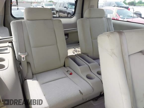 ✅ 2007 Chevrolet Suburban LTZ • VIN: 3GNFC16077G190746 • Lot: 42081256. Listed on IAAI with 225,797 mi. Free auction sales archive from the USA and detailed vehicle history report at DreamBid. Image 18.