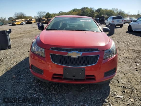 ✅ 2014 Chevrolet Cruze LS • VIN: 1G1PA5SG3E7157676 • Lot: 82648035. Listed on Copart with 17,998 mi. Free auction sales archive from the USA and detailed vehicle history report at DreamBid. Image 5.