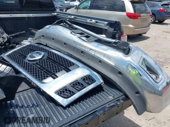 ✅ 2017 Nissan Titan Platinum Reserve • VIN: 1N6AA1E69HN507463 • Lot: 42173186. Wystawiony na IAAI z przebiegiem 198 565 mil. Bezpłatny archiwum sprzedaży aukcyjnych z USA i szczegółowy raport historii pojazdu na DreamBid. Zdjęcie 12.