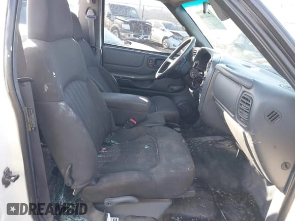 ✅ 2003 Chevrolet S-10 • VIN: 1GCCS14H638253083 • Лот: 41446266. Опубликован ранее на IAAI с пробегом 220 986 миль. Бесплатный доступ к архиву аукционных продаж из США и подробный отчёт об истории автомобиля на DreamBid. Изображение 5.