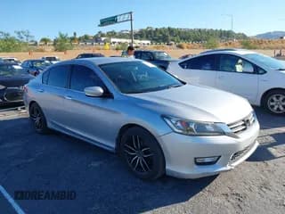 ✅ 2013 Honda Accord LX • VIN: 1HGCR2F35DA227234 • Lot: 43520251. Wystawiony na IAAI z przebiegiem 186 575 mil. Bezpłatny archiwum sprzedaży aukcyjnych z USA i szczegółowy raport historii pojazdu na DreamBid. Zdjęcie 1.