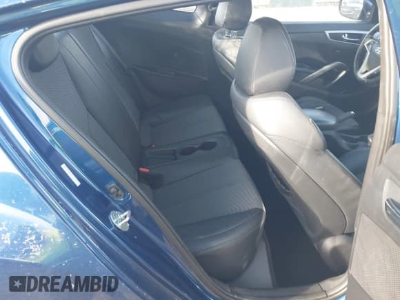 ✅ 2016 Hyundai Veloster • VIN: KMHTC6AD8GU261710 • Lot: 41349109. Wystawiony na IAAI z przebiegiem 96 750 mil. Bezpłatny archiwum sprzedaży aukcyjnych z USA i szczegółowy raport historii pojazdu na DreamBid. Zdjęcie 8.