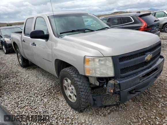 2009 Chevrolet Silverado 1500 LS z VIN 3GCEK13C59G206239, wystawiony jako Copart lot #57182505 z przebiegiem 391 993 mil mil oraz Czysty tytuł • Clean title. Historia ofert i sprzedaży dostępna na DreamBid. Obrazek 4.