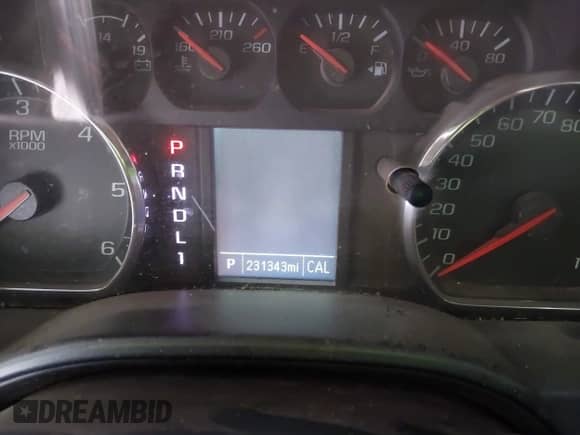 2017 Chevrolet Silverado 2500HD Work Truck z VIN 1GC2KUEG6HZ364639, wystawiony jako IAAI lot #40931157 z przebiegiem 231 343 mil mil oraz . Historia ofert i sprzedaży dostępna na DreamBid. Obrazek 15.