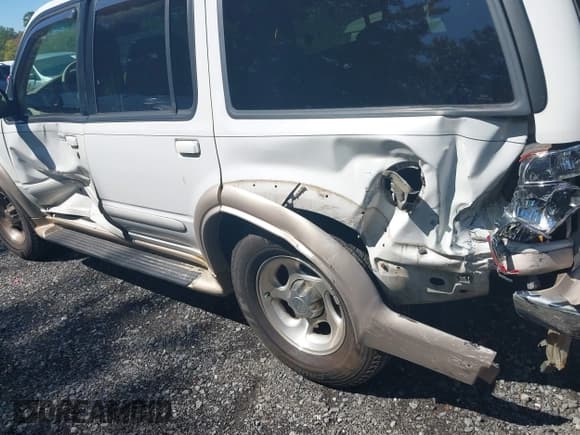 ✅ 1997 Ford Explorer XLT • VIN: 1FMDU32P8VUB78820 • Lot: 43204136. Listed on IAAI with 104,056 mi. Free auction sales archive from the USA and detailed vehicle history report at DreamBid. Image 6.