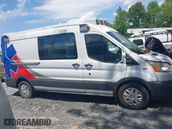 ✅ 2017 Ford Transit • VIN: 1FDYR2CM2HKA82358 • Lot: 42231257. Listed on IAAI with 271,518 mi. Free auction sales archive from the USA and detailed vehicle history report at DreamBid. Image 13.