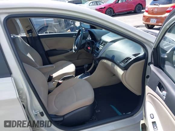 2015 Hyundai Accent GLS z VIN KMHCT4AE4FU936500, wystawiony jako IAAI lot #43347520 z przebiegiem 143 412 mil mil oraz . Historia ofert i sprzedaży dostępna na DreamBid. Obrazek 5.