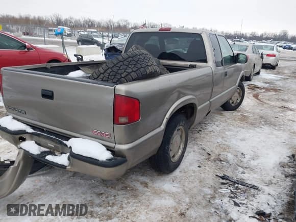 ✅ 2003 GMC Sonoma SLS • VIN: 1GTCS19X738237992 • Lot: 41345031. Wystawiony na IAAI z przebiegiem 154 597 mil. Bezpłatny archiwum sprzedaży aukcyjnych z USA i szczegółowy raport historii pojazdu na DreamBid. Zdjęcie 4.
