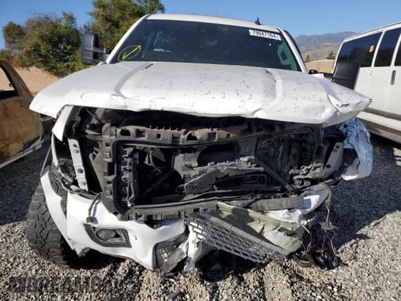 ✅ 2015 GMC Sierra 2500HD Denali • VIN: 1GT120E80FF175769 • Lot: 79047164. Wystawiony na Copart z przebiegiem 116 447 mil. Bezpłatny archiwum sprzedaży aukcyjnych z USA i szczegółowy raport historii pojazdu na DreamBid. Zdjęcie 5.