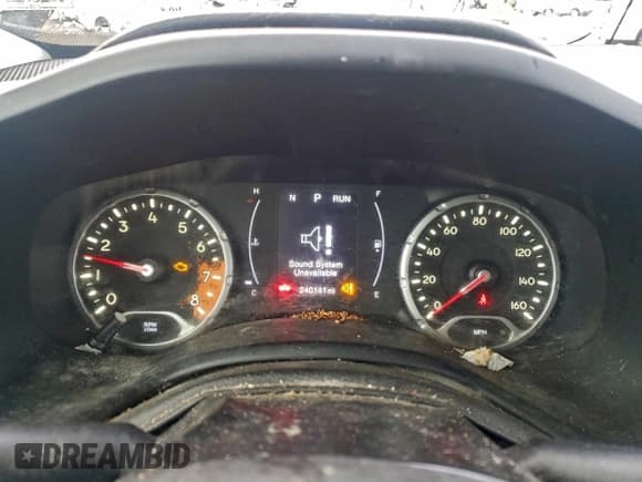 ✅ 2017 Jeep Renegade Sport • VIN: ZACCJAAB2HPE76241 • Lot: 94289825. Wystawiony na Copart z przebiegiem 240 141 mil. Bezpłatny archiwum sprzedaży aukcyjnych z USA i szczegółowy raport historii pojazdu na DreamBid. Zdjęcie 9.