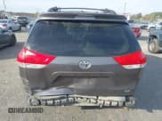 ✅ 2013 Toyota Sienna XLE • VIN: 5TDYK3DC5DS317388 • Лот: 43632942. Опубликован ранее на IAAI с пробегом 224 814 миль. Бесплатный доступ к архиву аукционных продаж из США и подробный отчёт об истории автомобиля на DreamBid. Изображение 17.