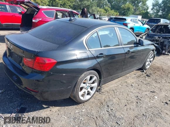 ✅ 2015 BMW 3 Series 320i xDrive • VIN: WBA3C3C5XFP664753 • Lot: 43230084. Listed on IAAI with 126,162 mi. Free auction sales archive from the USA and detailed vehicle history report at DreamBid. Image 4.