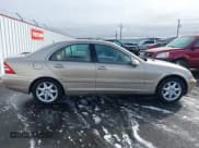 ✅ 2002 Mercedes-Benz C 230/260/280/320 • VIN: WDBRF64J62F205588 • Lot: 41619259. Wystawiony na IAAI z przebiegiem 172 783 mil. Bezpłatny archiwum sprzedaży aukcyjnych z USA i szczegółowy raport historii pojazdu na DreamBid. Zdjęcie 13.