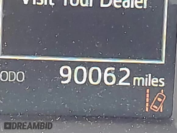 ✅ 2017 Toyota RAV4 LE • VIN: 2T3BFREV3HW629842 • Lot: 42134839. Wystawiony na IAAI z przebiegiem 90 062 mil. Bezpłatny archiwum sprzedaży aukcyjnych z USA i szczegółowy raport historii pojazdu na DreamBid. Zdjęcie 15.