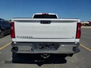 ✅ 2017 Chevrolet Silverado 2500HD Work Truck • VIN: 1GC1KUEY6HF216982 • Lot: 62903995. Wystawiony na Copart z przebiegiem 259 446 mil. Bezpłatny archiwum sprzedaży aukcyjnych z USA i szczegółowy raport historii pojazdu na DreamBid. Zdjęcie 6.