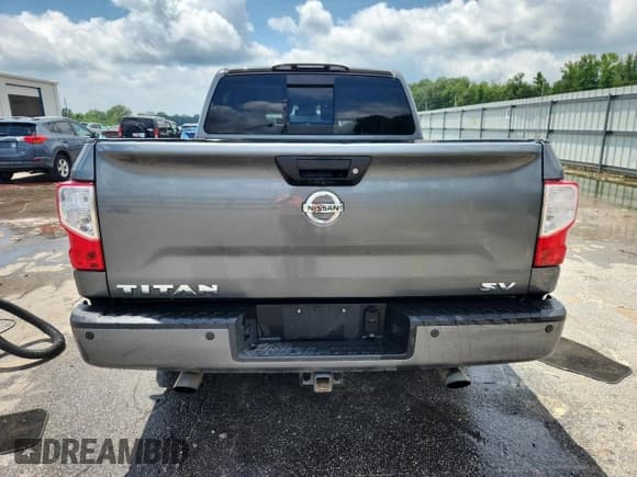 ✅ 2017 Nissan Titan SL • VIN: 1N6AA1E64HN536465 • Lot: 62772785. Wystawiony na Copart z przebiegiem 140 925 mil. Bezpłatny archiwum sprzedaży aukcyjnych z USA i szczegółowy raport historii pojazdu na DreamBid. Zdjęcie 6.