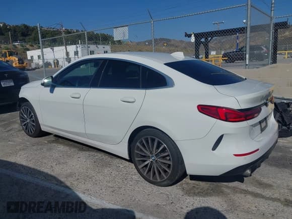 ✅ 2021 BMW 2 Series 228i • VIN: WBA53AK07M7J56451 • Lot: 42292353. Wystawiony na IAAI z przebiegiem 26 584 mil. Bezpłatny archiwum sprzedaży aukcyjnych z USA i szczegółowy raport historii pojazdu na DreamBid. Zdjęcie 3.