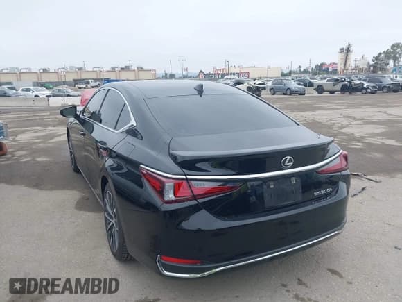 ✅ 2024 Lexus ES 300h • VIN: 58ADA1C16RU039758 • Lot: 42314514. Listed on IAAI with 8,800 mi. Free auction sales archive from the USA and detailed vehicle history report at DreamBid. Image 3.