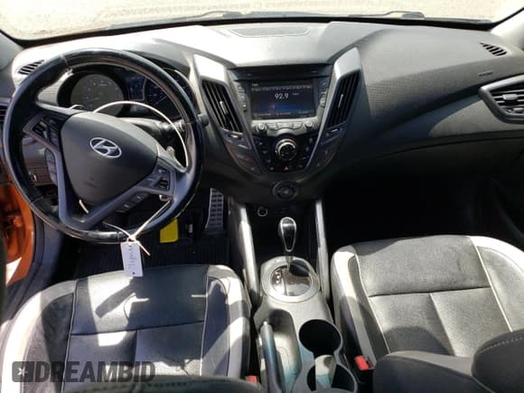 ✅ 2015 Hyundai Veloster Turbo • VIN: KMHTC6AE5FU240112 • Lot: 54436233. Wystawiony na Copart z przebiegiem 69 794 mil. Bezpłatny archiwum sprzedaży aukcyjnych z USA i szczegółowy raport historii pojazdu na DreamBid. Zdjęcie 8.