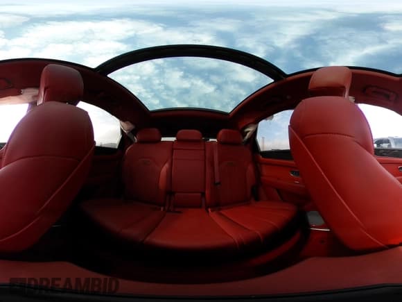 ✅ 2022 Bentley Bentayga V8 • VIN: SJAAM2ZV4NC016521 • Lot: 42154598. Listed on IAAI with 5,985 mi. Free auction sales archive from the USA and detailed vehicle history report at DreamBid. Image 18.