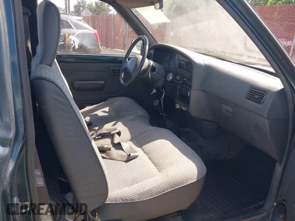 ✅ 1994 Toyota Pickup • VIN: JT4RN81A0R5191515 • Lot: 42793365. Wystawiony na IAAI z przebiegiem 275 245 mil. Bezpłatny archiwum sprzedaży aukcyjnych z USA i szczegółowy raport historii pojazdu na DreamBid. Zdjęcie 5.