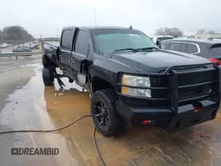 2008 Chevrolet Silverado 2500HD LTZ с VIN 1GCHK23638F105391, выставлен на аукционе IAAI как лот 41611796 с пробегом 174 490 миль миль и . История ставок и продаж доступна на DreamBid. Изображение 1.
