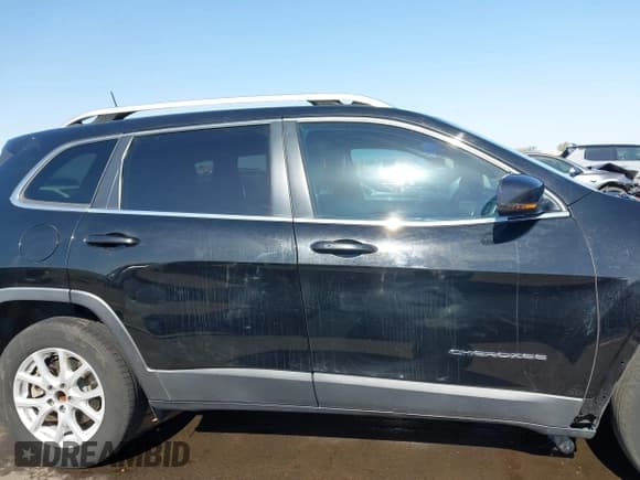 ✅ 2018 Jeep Cherokee Latitude Plus • VIN: 1C4PJLLX2JD525187 • Lot: 42292946. Listed on IAAI with 95,492 mi. Free auction sales archive from the USA and detailed vehicle history report at DreamBid. Image 14.