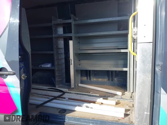 ✅ 2018 Mercedes-Benz Sprinter Cargo Worker • VIN: WD3PE7CD3JP648054 • Lot: 43625298. Wystawiony na IAAI z przebiegiem 60 887 mil. Bezpłatny archiwum sprzedaży aukcyjnych z USA i szczegółowy raport historii pojazdu na DreamBid. Zdjęcie 8.