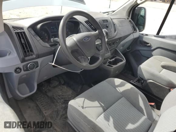 ✅ 2015 Ford Transit Cargo • VIN: 1FTYE1YM3FKA66668 • Lot: 49685285. Wystawiony na Copart z przebiegiem 116 586 mil. Bezpłatny archiwum sprzedaży aukcyjnych z USA i szczegółowy raport historii pojazdu na DreamBid. Zdjęcie 8.