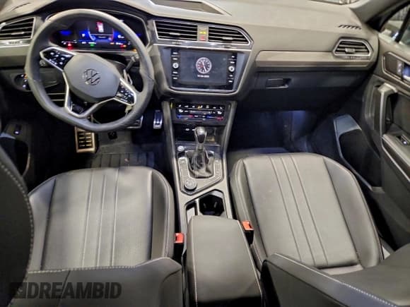 ✅ 2024 Volkswagen Tiguan SE R-Line Black • VIN: 3VV8B7AX6RM231031 • Lot: 93740495. Wystawiony na Copart z przebiegiem 12 329 mil. Bezpłatny archiwum sprzedaży aukcyjnych z USA i szczegółowy raport historii pojazdu na DreamBid. Zdjęcie 8.