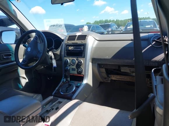 ✅ 2009 Suzuki Grand Vitara • VIN: JS3TE047094100192 • Lot: 42336959. Wystawiony na IAAI z przebiegiem 244 995 mil. Bezpłatny archiwum sprzedaży aukcyjnych z USA i szczegółowy raport historii pojazdu na DreamBid. Zdjęcie 5.