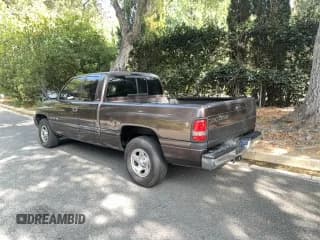 ✅ 1998 Dodge 1500 • VIN: 1B7HC13Y6WJ195686 • Lot: 90540265. Wystawiony na Copart z przebiegiem 142 606 mil. Bezpłatny archiwum sprzedaży aukcyjnych z USA i szczegółowy raport historii pojazdu na DreamBid. Zdjęcie 3.