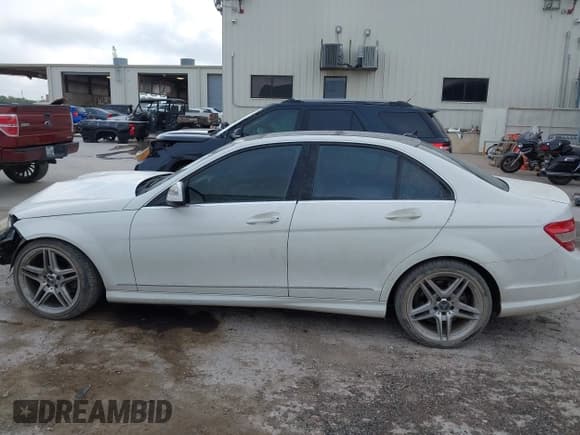 ✅ 2009 Mercedes-Benz C 300 Sport • VIN: WDDGF54X09R061672 • Lot: 42836653. Wystawiony na IAAI z przebiegiem 169 982 mil. Bezpłatny archiwum sprzedaży aukcyjnych z USA i szczegółowy raport historii pojazdu na DreamBid. Zdjęcie 15.