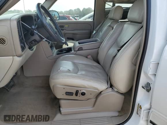 2004 Chevrolet Suburban LT с VIN 3GNEC16Z14G297684, выставлен на аукционе Copart как лот 71804004 с пробегом 185 420 миль миль и Списание • Salvage title. История ставок и продаж доступна на DreamBid. Изображение 7.