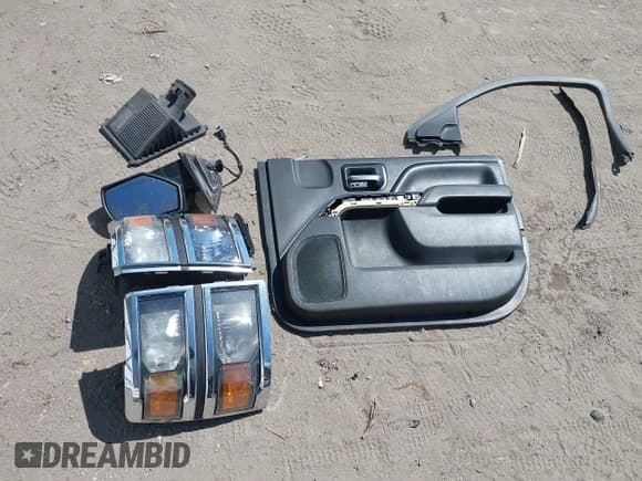 ✅ 2014 Chevrolet Silverado 1500 LT • VIN: 3GCUKREC8EG427075 • Лот: 42232107. Опубликован ранее на IAAI с пробегом 193 890 миль. Бесплатный доступ к архиву аукционных продаж из США и подробный отчёт об истории автомобиля на DreamBid. Изображение 18.