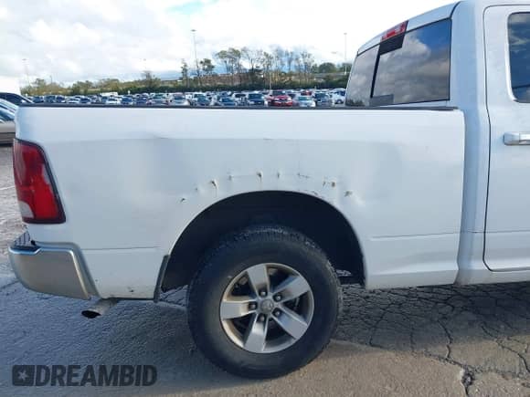 2017 Ram 1500 SLT z VIN 1C6RR6GG4HS676025, wystawiony jako IAAI lot #43585212 z przebiegiem 95 645 mil mil oraz . Historia ofert i sprzedaży dostępna na DreamBid. Obrazek 6.