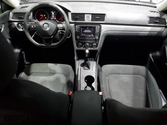 ✅ 2017 Volkswagen Passat S • VIN: 1VWAT7A38HC036166 • Лот: 85384945. Опубликован ранее на Copart с пробегом 122 426 миль. Бесплатный доступ к архиву аукционных продаж из США и подробный отчёт об истории автомобиля на DreamBid. Изображение 8.