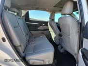 ✅ 2019 Toyota Highlander Hybrid XLE • VIN: 5TDJGRFHXKS075693 • Лот: 84291985. Опубликован ранее на Copart с пробегом 59 418 миль. Бесплатный доступ к архиву аукционных продаж из США и подробный отчёт об истории автомобиля на DreamBid. Изображение 11.