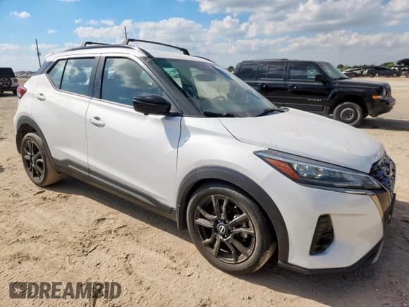 ✅ 2023 Nissan Kicks SR • VIN: 3N1CP5DV8PL478002 • Lot: 85362055. Wystawiony na Copart z przebiegiem 34 934 mil. Bezpłatny archiwum sprzedaży aukcyjnych z USA i szczegółowy raport historii pojazdu na DreamBid. Zdjęcie 4.