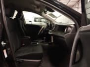 ✅ 2018 Toyota RAV4 LE • VIN: 2T3BFREV9JW745911 • Lot: 43556459. Wystawiony na IAAI z przebiegiem 65 749 mil. Bezpłatny archiwum sprzedaży aukcyjnych z USA i szczegółowy raport historii pojazdu na DreamBid. Zdjęcie 5.