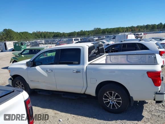 ✅ 2021 Nissan Titan SV • VIN: 1N6AA1EF8MN515385 • Lot: 43478054. Wystawiony na IAAI z przebiegiem 54 340 mil. Bezpłatny archiwum sprzedaży aukcyjnych z USA i szczegółowy raport historii pojazdu na DreamBid. Zdjęcie 14.