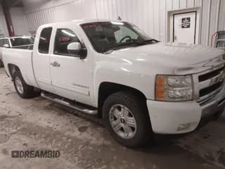 ✅ 2011 Chevrolet Silverado 1500 LT • VIN: 1GCRKSE30BZ105667 • Lot: 43711830. Wystawiony na IAAI z przebiegiem 199 620 mil. Bezpłatny archiwum sprzedaży aukcyjnych z USA i szczegółowy raport historii pojazdu na DreamBid. Zdjęcie 1.