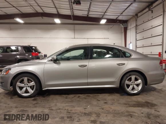 ✅ 2013 Volkswagen Passat SE • VIN: 1VWBP7A38DC071910 • Lot: 42472626. Listed on IAAI with 90,535 mi. Free auction sales archive from the USA and detailed vehicle history report at DreamBid. Image 15.