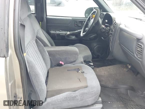 ✅ 2000 Chevrolet S-10 LS • VIN: 1GCCS1948Y8117129 • Лот: 42222109. Опубликован ранее на IAAI с пробегом 199 157 миль. Бесплатный доступ к архиву аукционных продаж из США и подробный отчёт об истории автомобиля на DreamBid. Изображение 5.