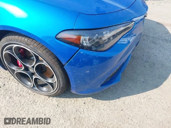 ✅ 2024 Alfa Romeo Giulia Veloce • VIN: ZARFANBN5R7683823 • Lot: 43093237. Wystawiony na IAAI z przebiegiem 11 070 mil. Bezpłatny archiwum sprzedaży aukcyjnych z USA i szczegółowy raport historii pojazdu na DreamBid. Zdjęcie 18.