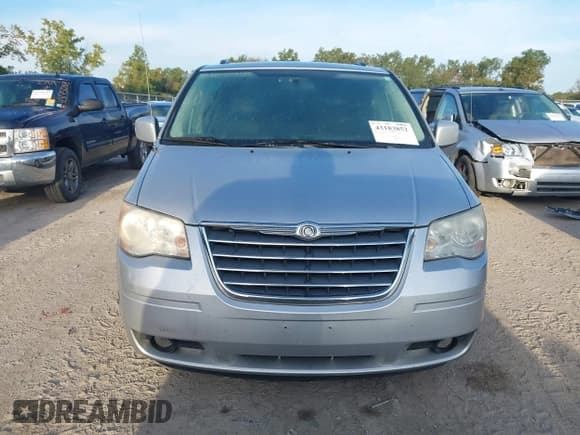 ✅ 2010 Chrysler Town & Country Touring Plus • VIN: 2A4RR8D15AR405688 • Lot: 43183852. Wystawiony na IAAI z przebiegiem 224 880 mil. Bezpłatny archiwum sprzedaży aukcyjnych z USA i szczegółowy raport historii pojazdu na DreamBid. Zdjęcie 12.