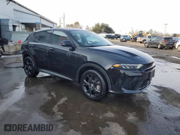 2024 Dodge Hornet R/T Plus z VIN ZACPDFDW2R3A10998, wystawiony jako Copart lot #46310575 z przebiegiem 11 231 mil mil oraz Szkoda całkowita • Salvage title. Historia ofert i sprzedaży dostępna na DreamBid. Obrazek 4.