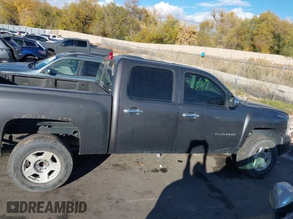 ✅ 2010 Chevrolet Silverado 1500 • VIN: 3GCXKTE27AG261479 • Lot: 43635635. Wystawiony na IAAI z przebiegiem 232 696 mil. Bezpłatny archiwum sprzedaży aukcyjnych z USA i szczegółowy raport historii pojazdu na DreamBid. Zdjęcie 14.
